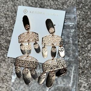 Kendra Scott Rose Gold Dangle Earrings emmet new with tags $110